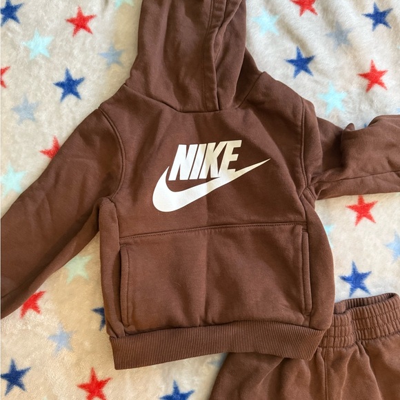 Nike Fleece Jogger Set, Size 3T - Picture 2 of 4